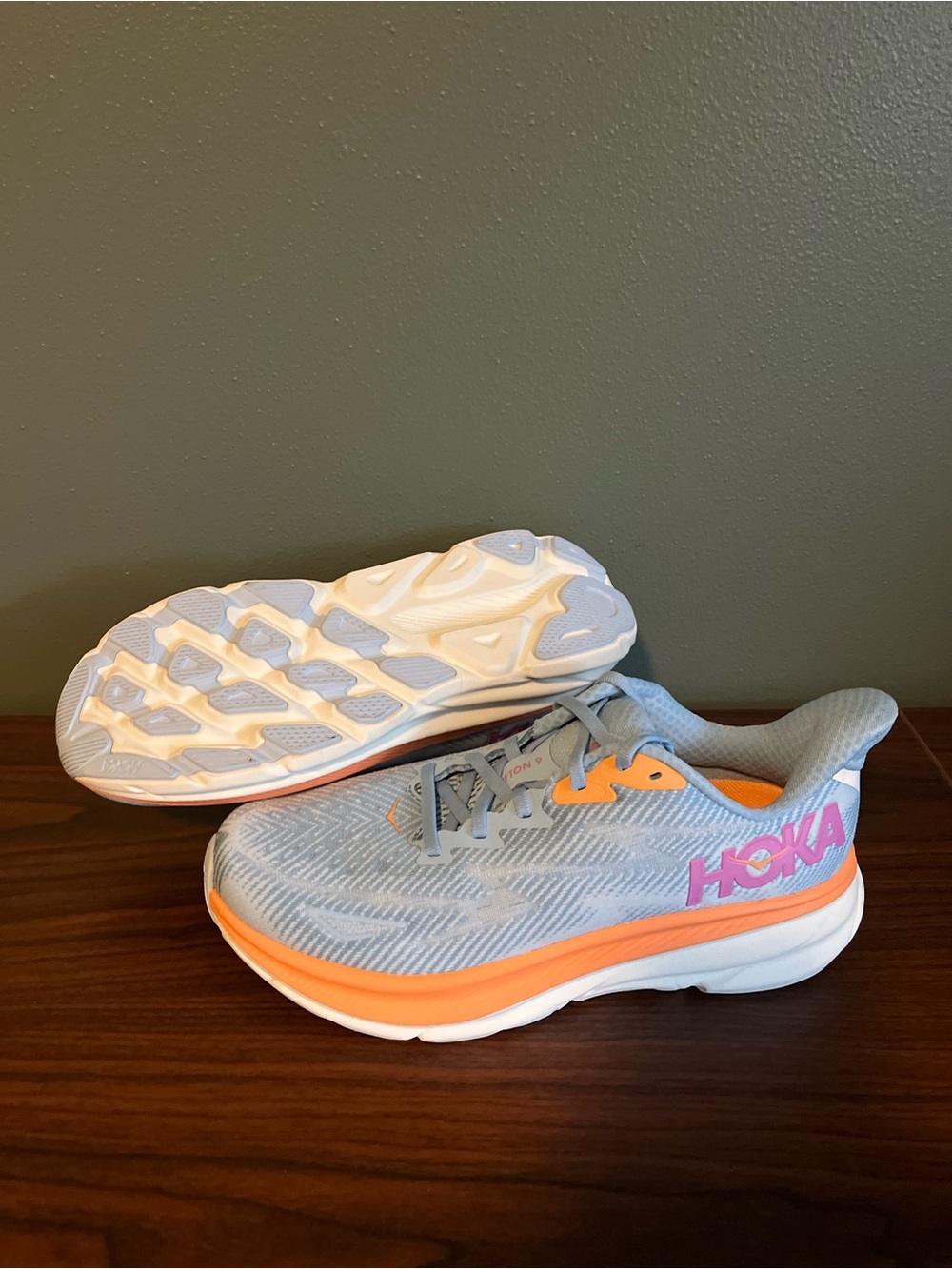 HOKA Clifton 9 Women’s 7.5 B Airy Blue/Ice Water Running Shoes